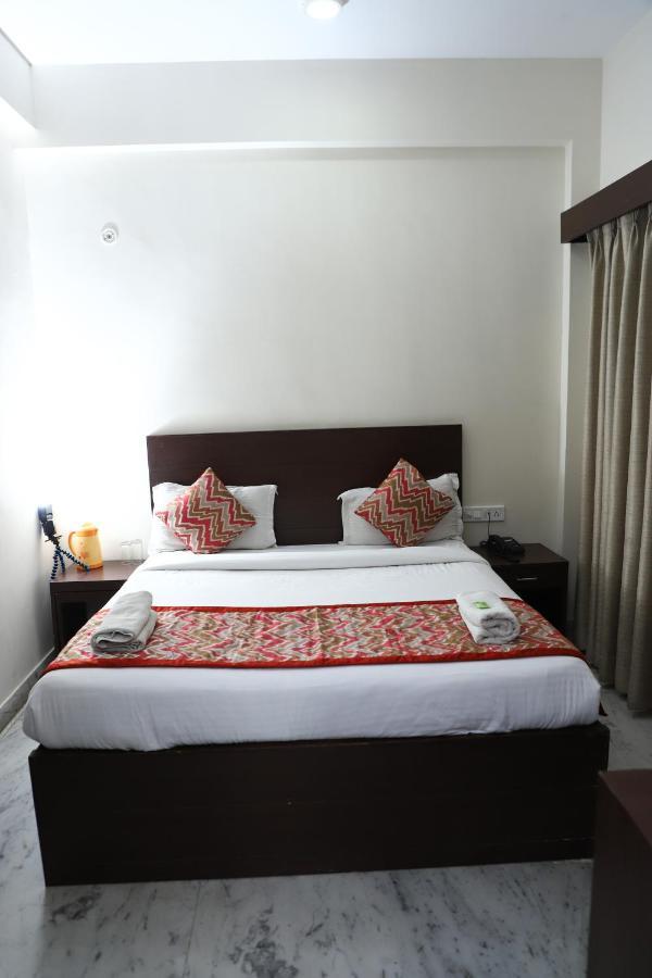 Hotel Sar Kamla Dham Skd Vrindavan Fully Vaccinated Staff מראה חיצוני תמונה