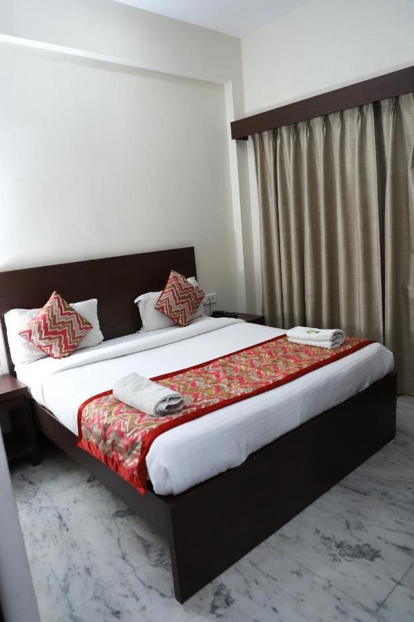 Hotel Sar Kamla Dham Skd Vrindavan Fully Vaccinated Staff מראה חיצוני תמונה