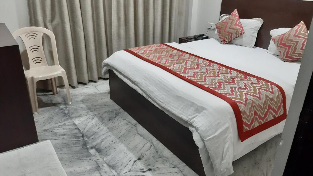 Hotel Sar Kamla Dham Skd Vrindavan Fully Vaccinated Staff מראה חיצוני תמונה