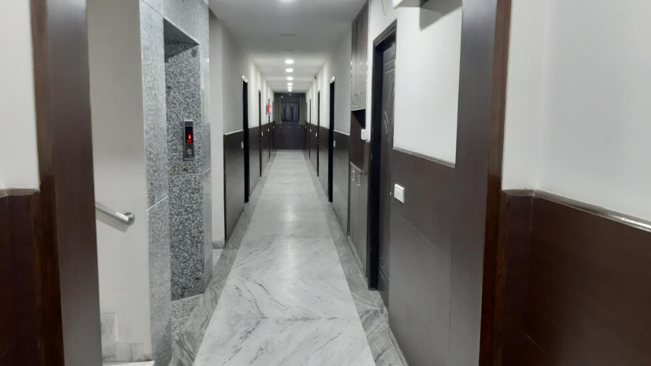Hotel Sar Kamla Dham Skd Vrindavan Fully Vaccinated Staff מראה חיצוני תמונה