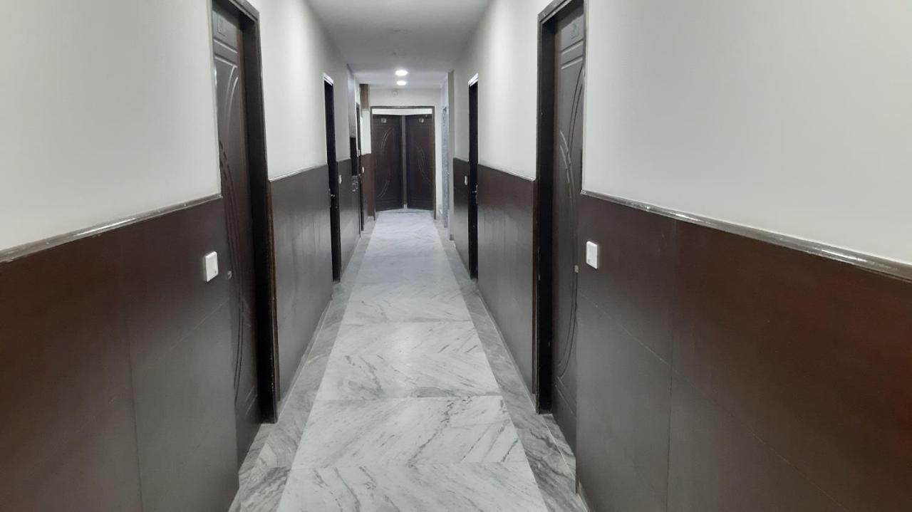 Hotel Sar Kamla Dham Skd Vrindavan Fully Vaccinated Staff מראה חיצוני תמונה