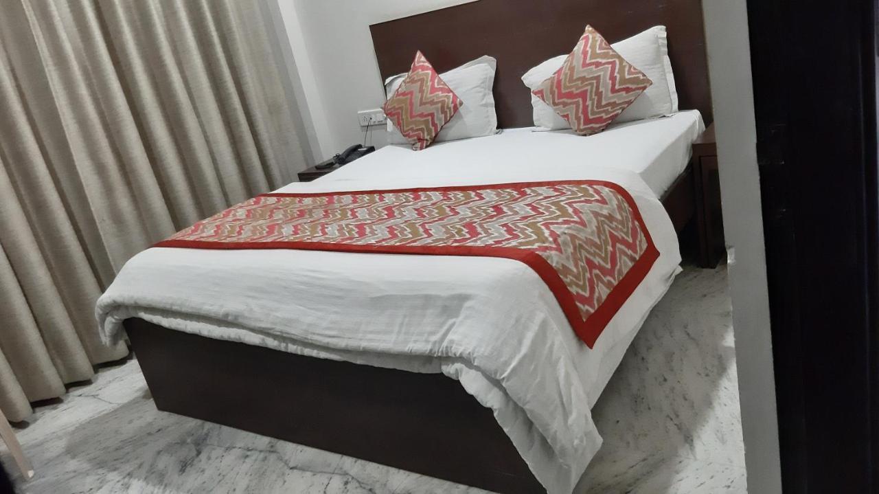 Hotel Sar Kamla Dham Skd Vrindavan Fully Vaccinated Staff מראה חיצוני תמונה
