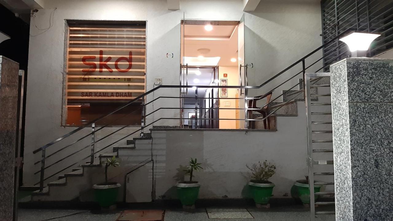 Hotel Sar Kamla Dham Skd Vrindavan Fully Vaccinated Staff מראה חיצוני תמונה