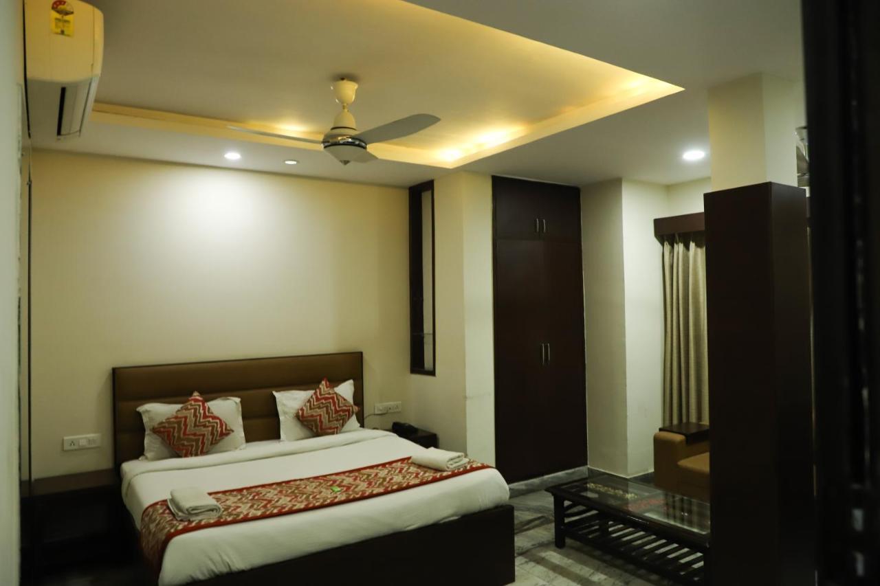 Hotel Sar Kamla Dham Skd Vrindavan Fully Vaccinated Staff מראה חיצוני תמונה