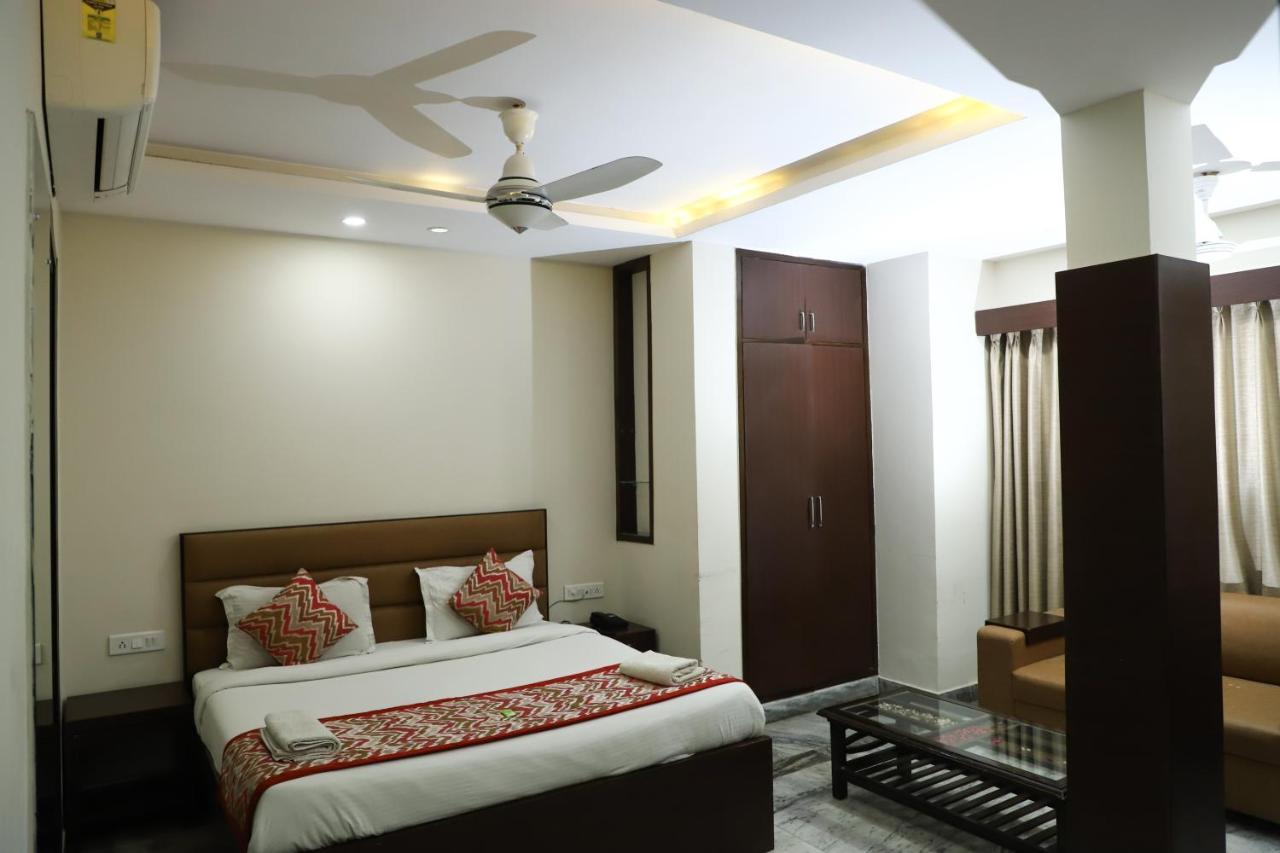 Hotel Sar Kamla Dham Skd Vrindavan Fully Vaccinated Staff מראה חיצוני תמונה
