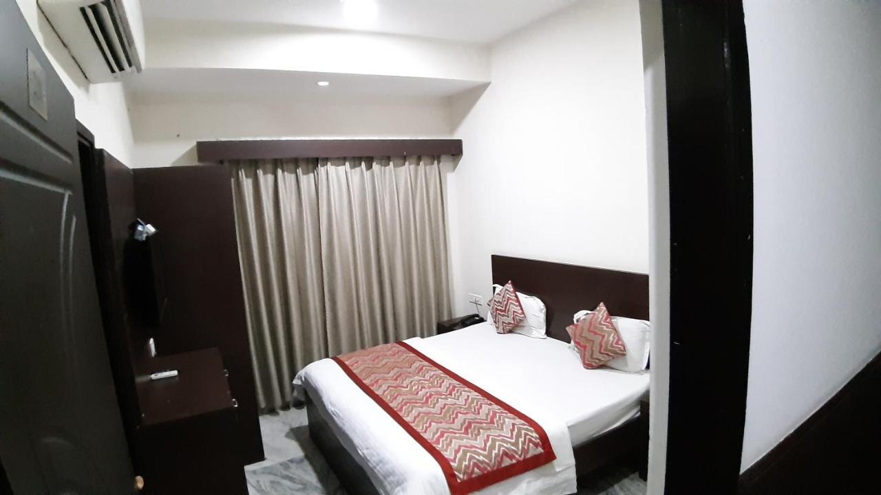 Hotel Sar Kamla Dham Skd Vrindavan Fully Vaccinated Staff מראה חיצוני תמונה