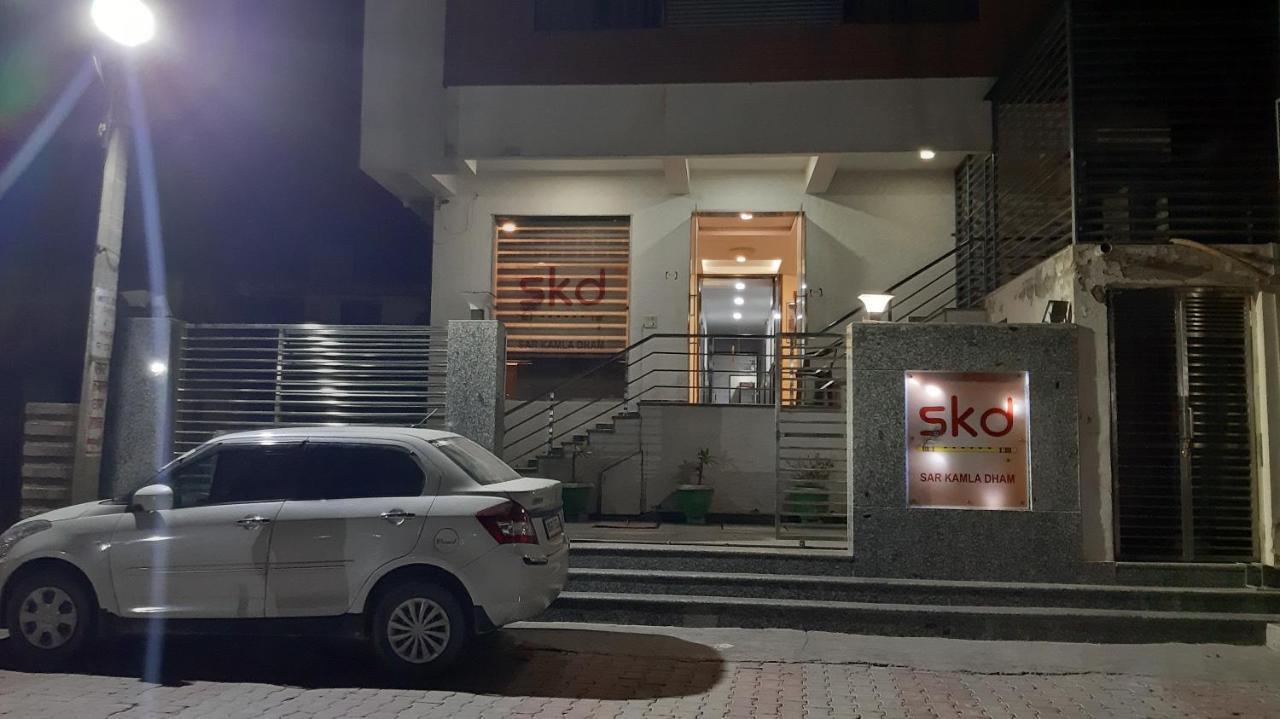 Hotel Sar Kamla Dham Skd Vrindavan Fully Vaccinated Staff מראה חיצוני תמונה