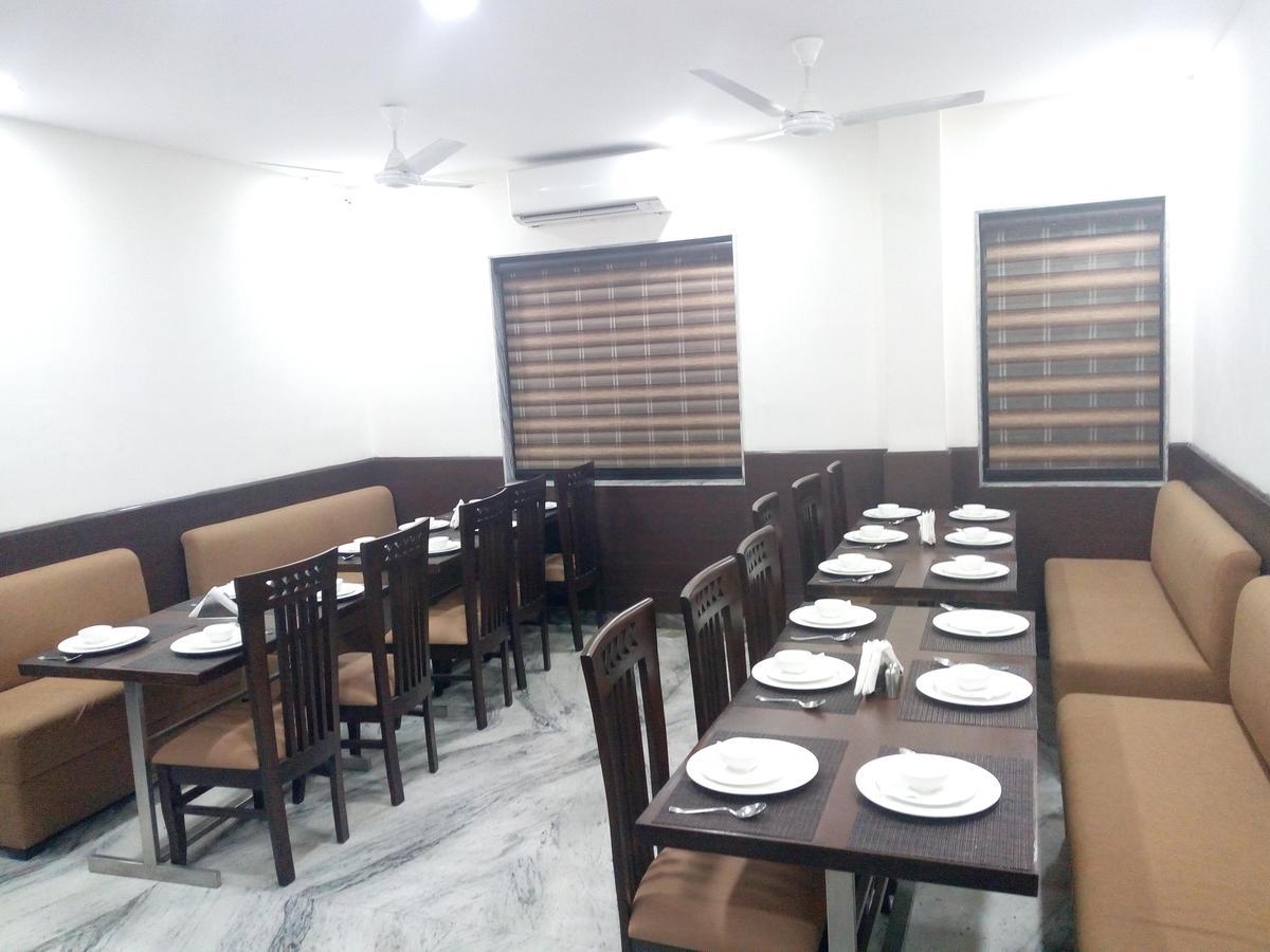 Hotel Sar Kamla Dham Skd Vrindavan Fully Vaccinated Staff מראה חיצוני תמונה