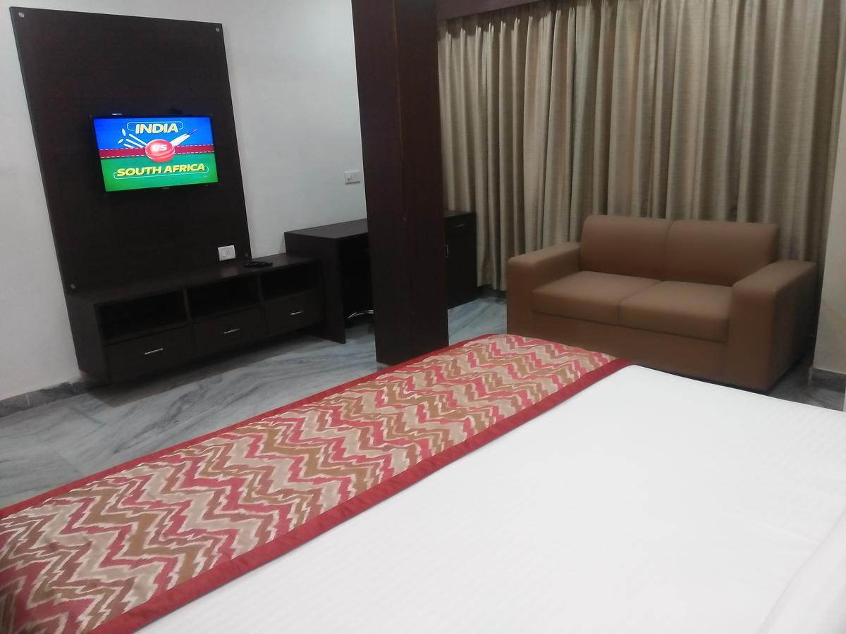 Hotel Sar Kamla Dham Skd Vrindavan Fully Vaccinated Staff מראה חיצוני תמונה