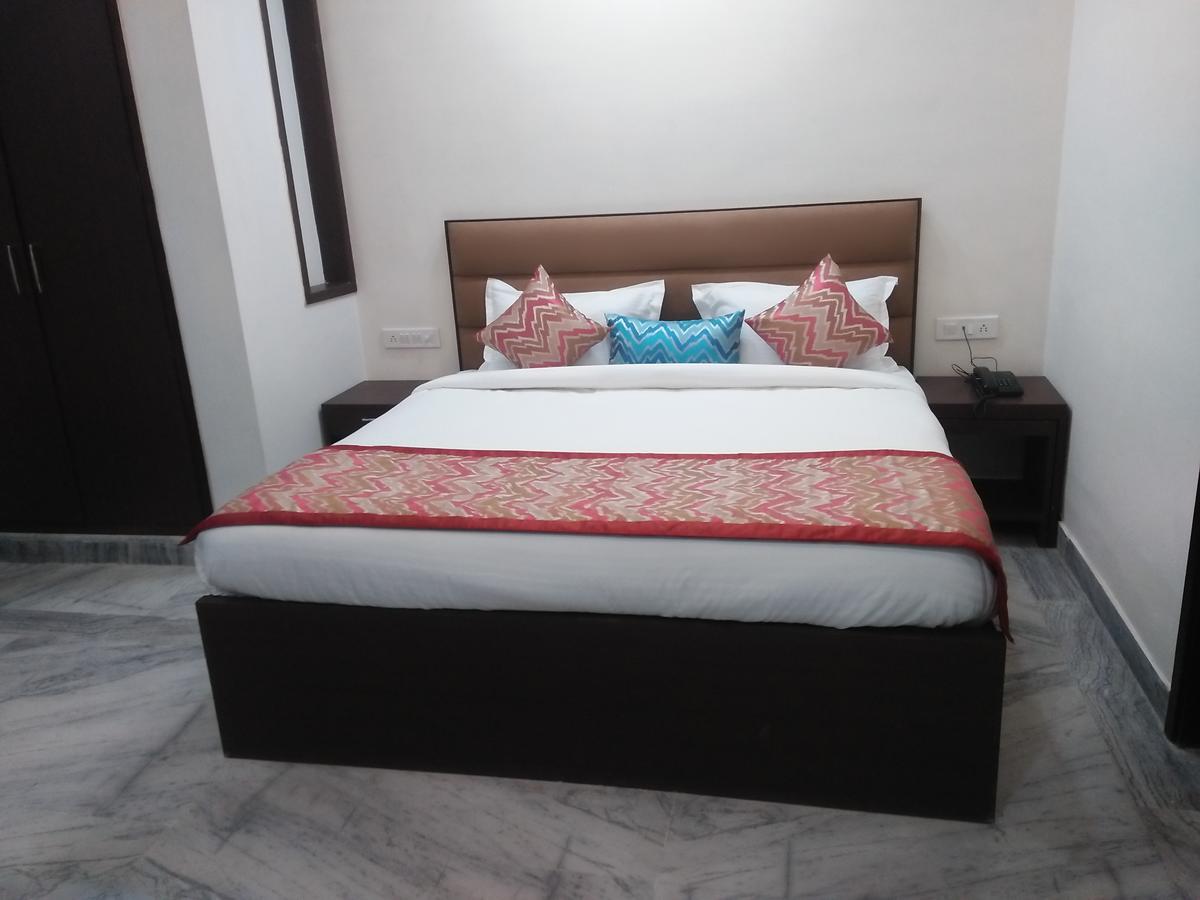 Hotel Sar Kamla Dham Skd Vrindavan Fully Vaccinated Staff מראה חיצוני תמונה