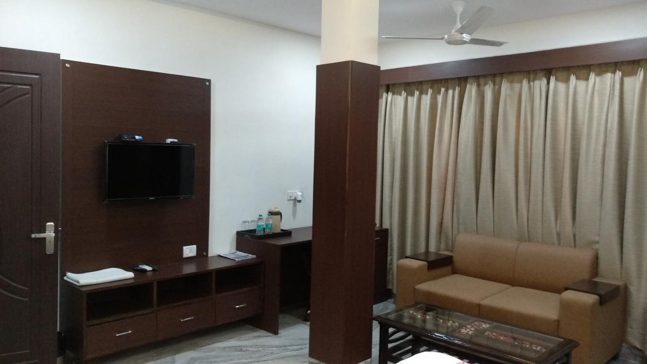 Hotel Sar Kamla Dham Skd Vrindavan Fully Vaccinated Staff מראה חיצוני תמונה