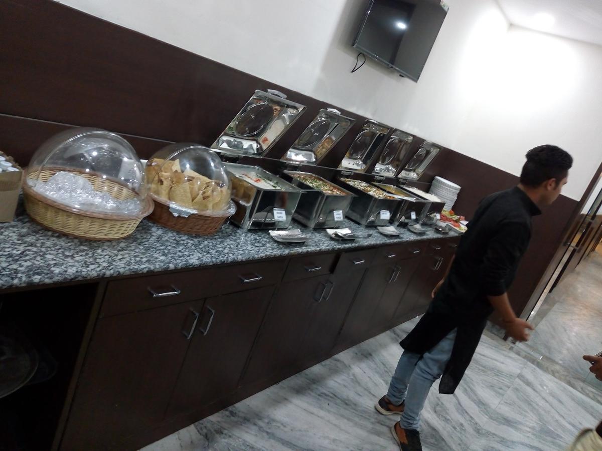 Hotel Sar Kamla Dham Skd Vrindavan Fully Vaccinated Staff מראה חיצוני תמונה