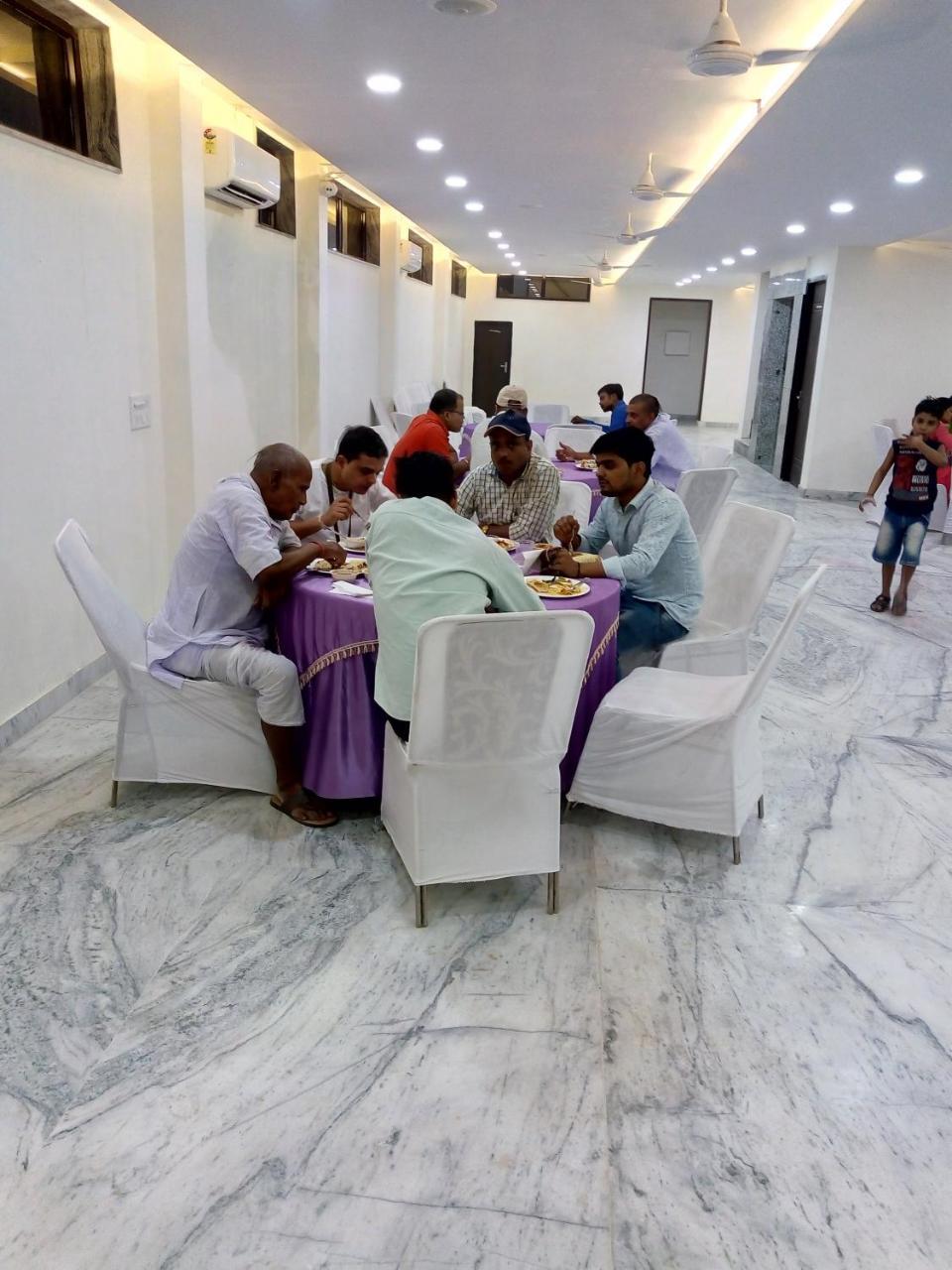 Hotel Sar Kamla Dham Skd Vrindavan Fully Vaccinated Staff מראה חיצוני תמונה