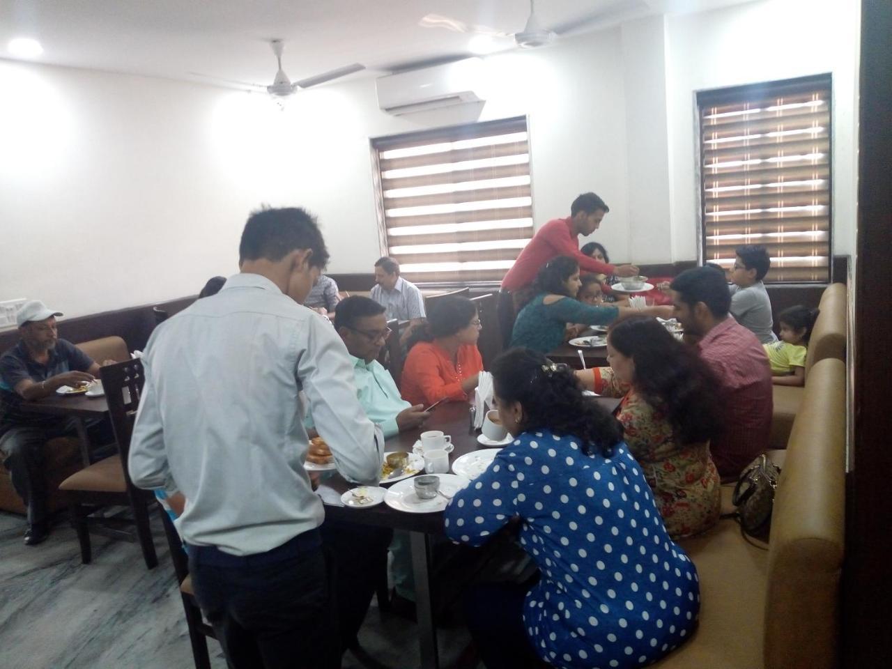 Hotel Sar Kamla Dham Skd Vrindavan Fully Vaccinated Staff מראה חיצוני תמונה