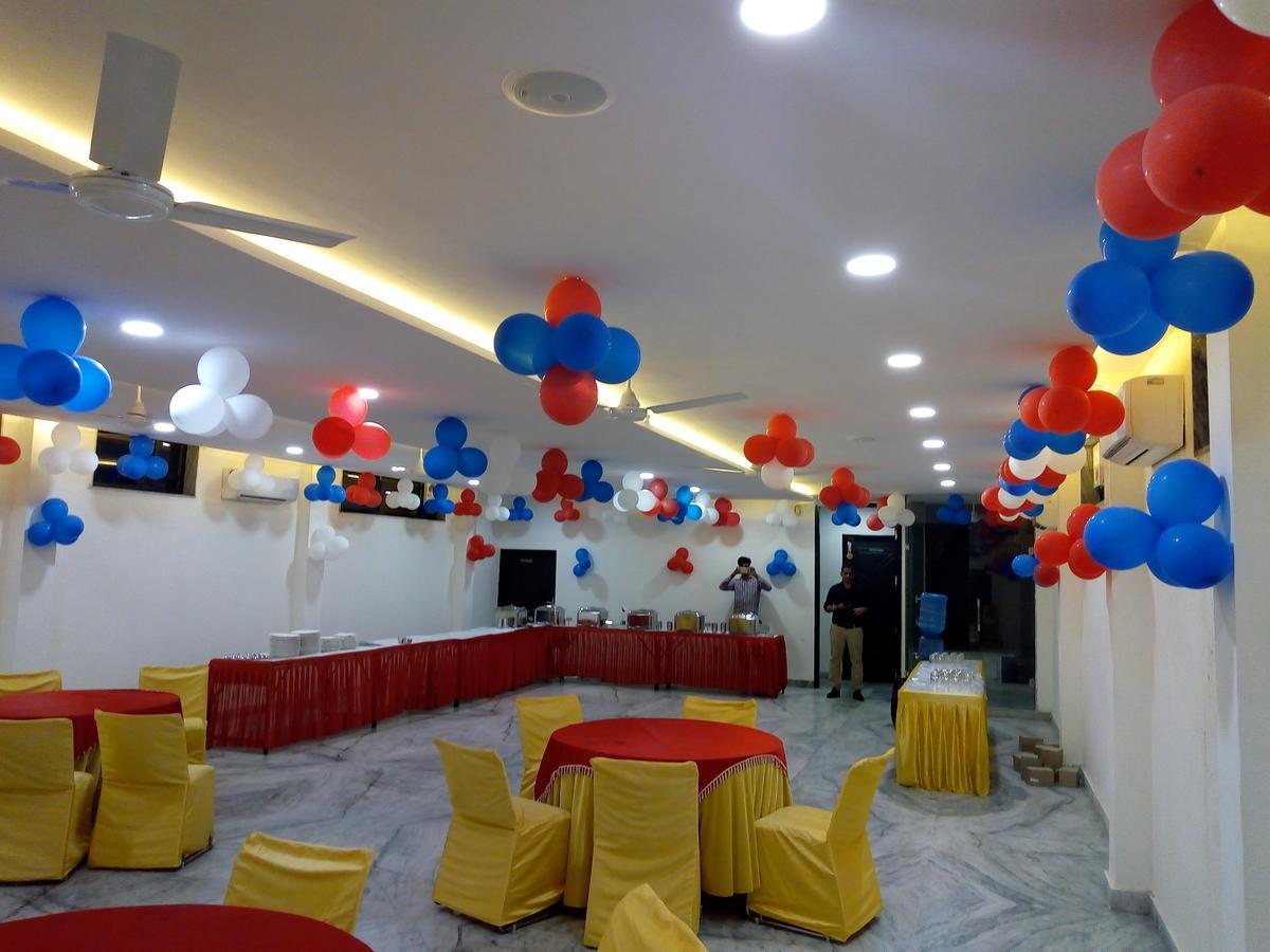 Hotel Sar Kamla Dham Skd Vrindavan Fully Vaccinated Staff מראה חיצוני תמונה