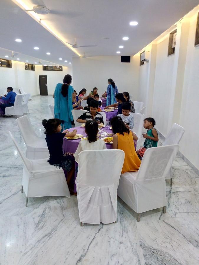 Hotel Sar Kamla Dham Skd Vrindavan Fully Vaccinated Staff מראה חיצוני תמונה