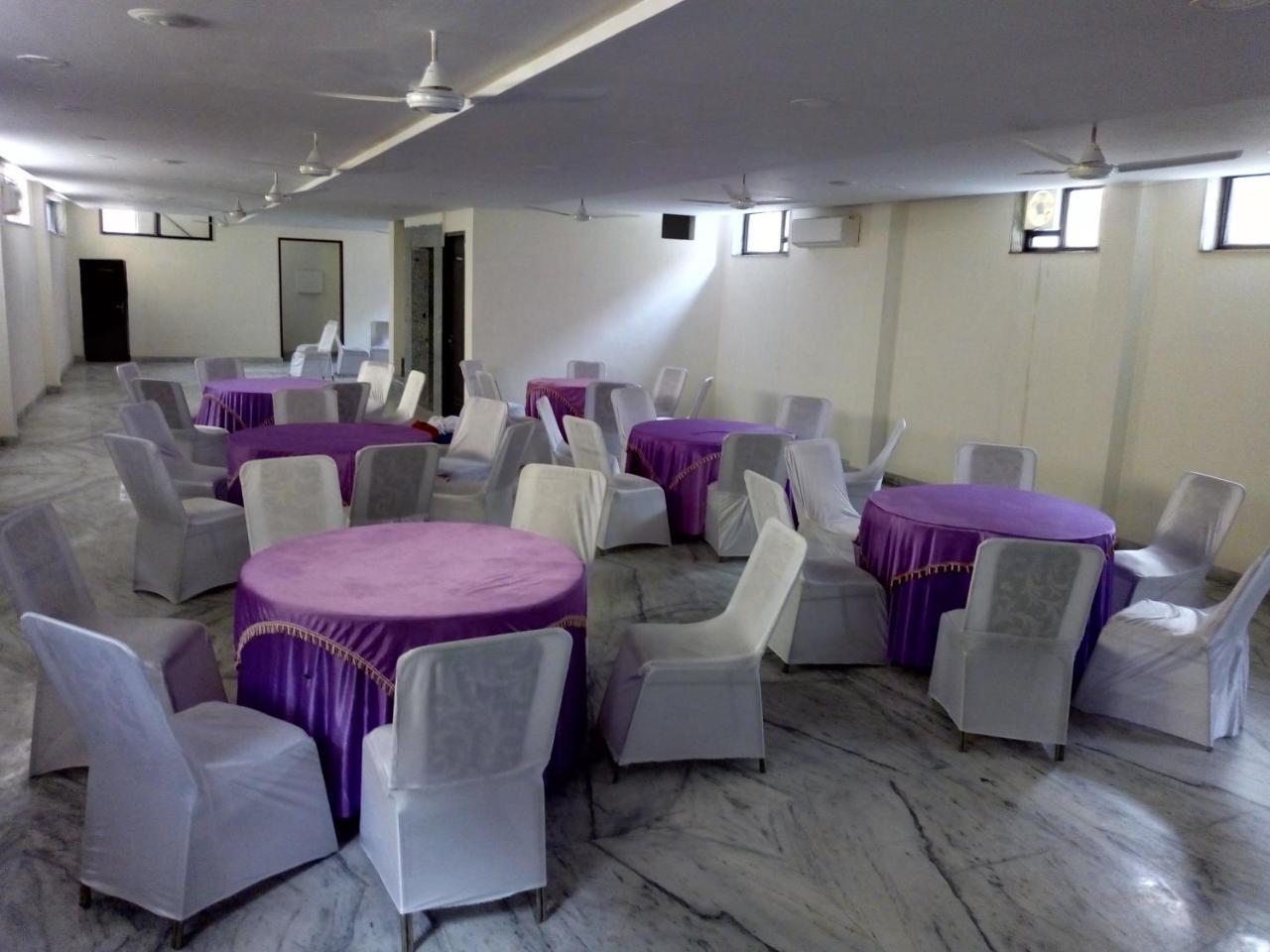 Hotel Sar Kamla Dham Skd Vrindavan Fully Vaccinated Staff מראה חיצוני תמונה
