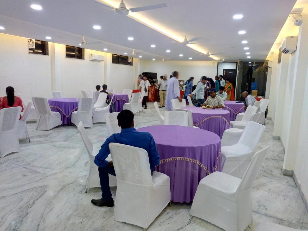 Hotel Sar Kamla Dham Skd Vrindavan Fully Vaccinated Staff מראה חיצוני תמונה
