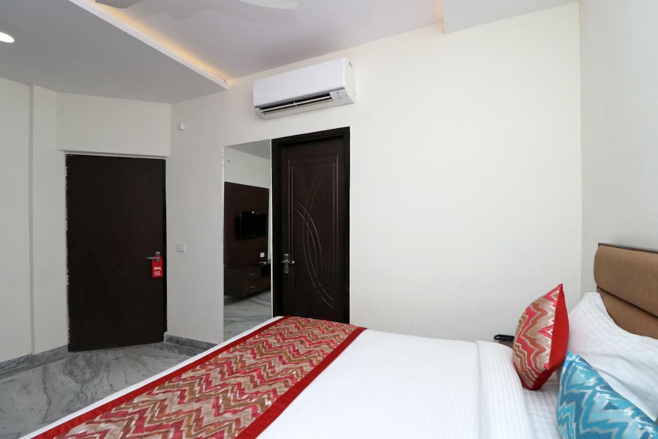 Hotel Sar Kamla Dham Skd Vrindavan Fully Vaccinated Staff מראה חיצוני תמונה