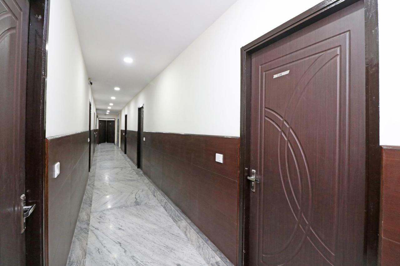 Hotel Sar Kamla Dham Skd Vrindavan Fully Vaccinated Staff מראה חיצוני תמונה