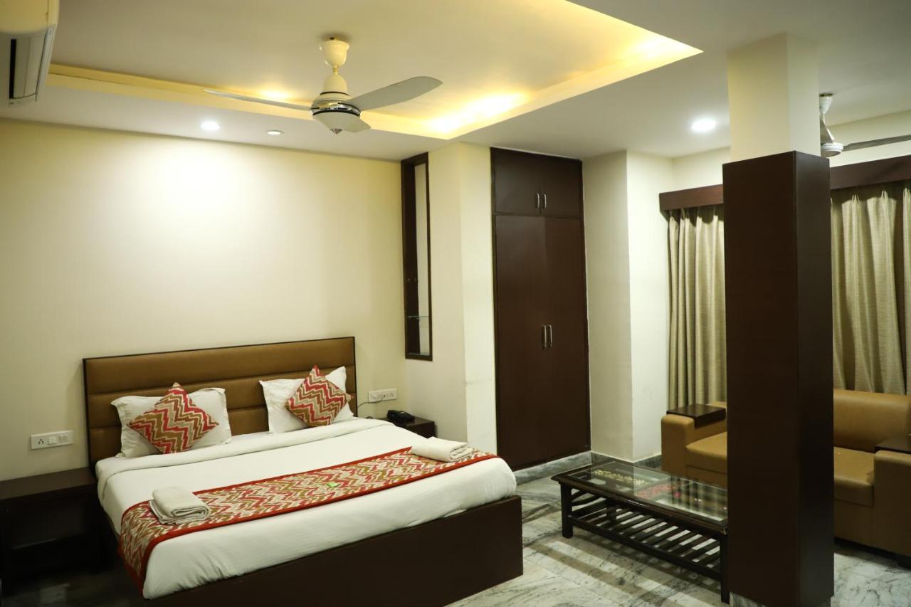 Hotel Sar Kamla Dham Skd Vrindavan Fully Vaccinated Staff מראה חיצוני תמונה
