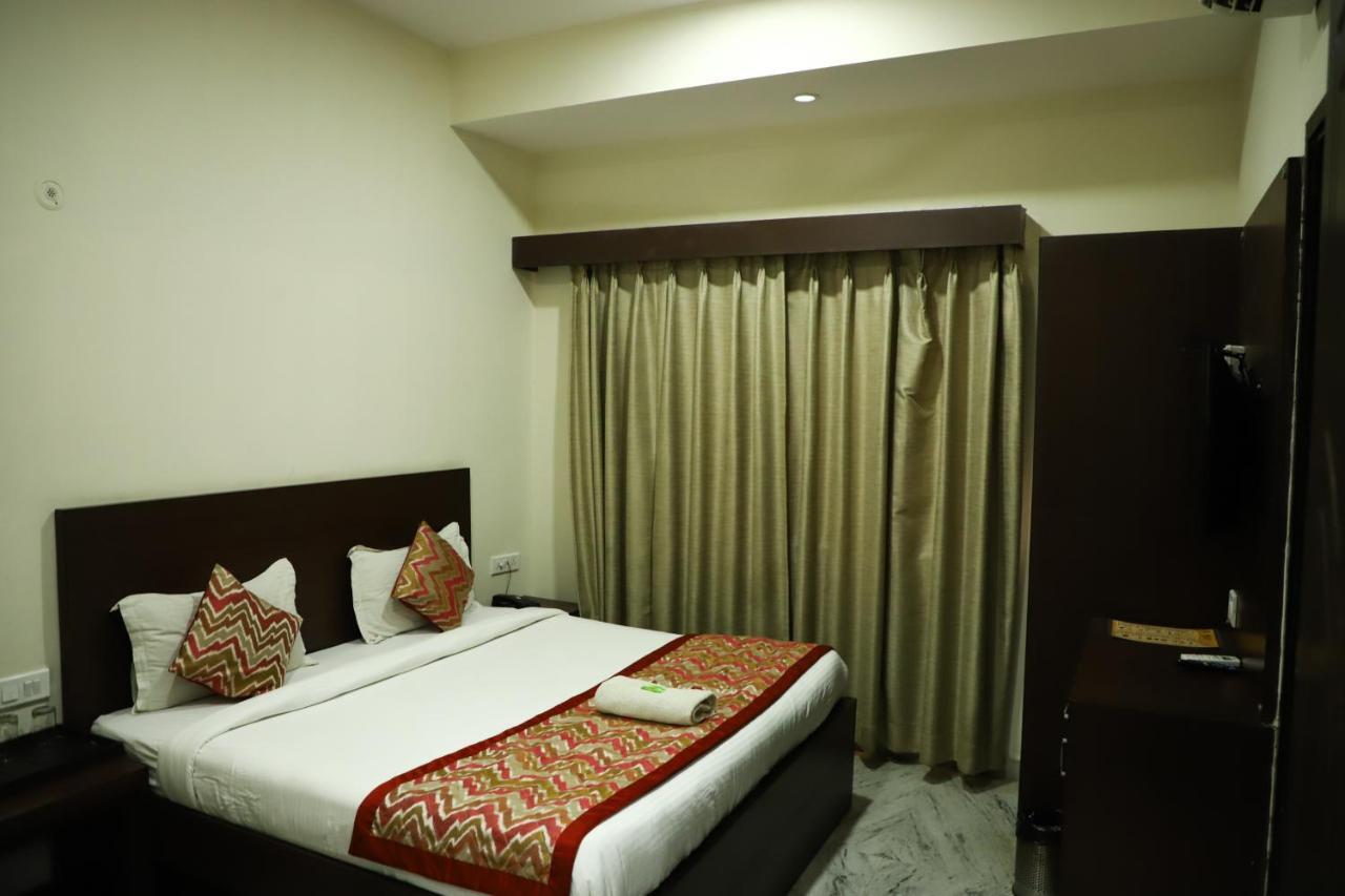 Hotel Sar Kamla Dham Skd Vrindavan Fully Vaccinated Staff מראה חיצוני תמונה