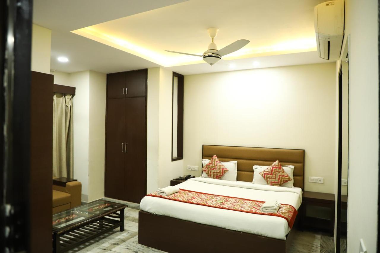Hotel Sar Kamla Dham Skd Vrindavan Fully Vaccinated Staff מראה חיצוני תמונה