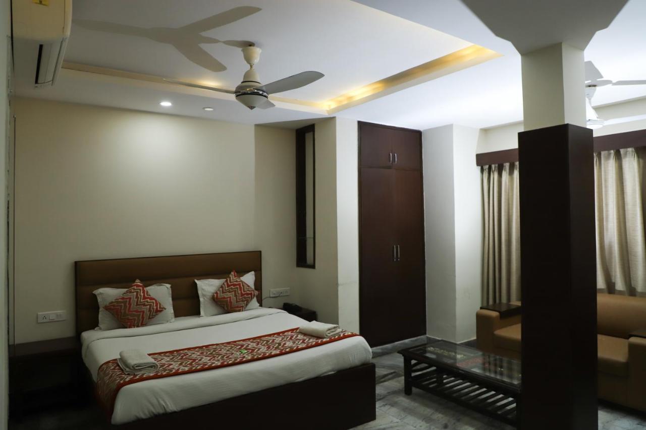 Hotel Sar Kamla Dham Skd Vrindavan Fully Vaccinated Staff מראה חיצוני תמונה